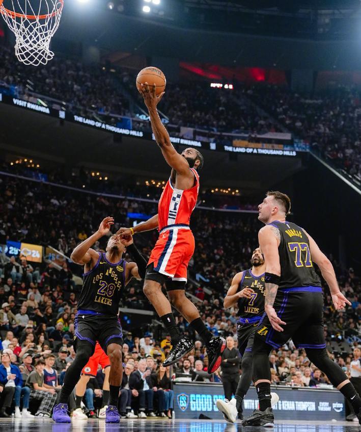 bet365-小卡24分哈登21中6超勇士FMVP，东契奇空砍32+11+8，快船力克湖人